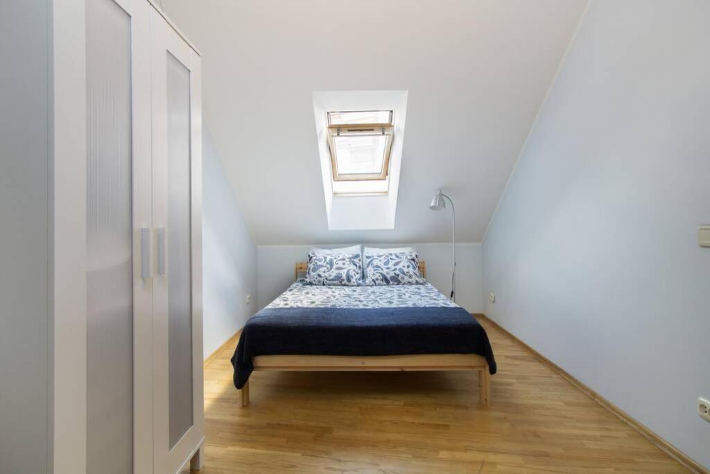 Private Sauna & 4 Bedrooms Old Town Rooftop Apartment Вильнюс Экстерьер фото