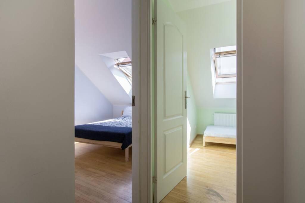Private Sauna & 4 Bedrooms Old Town Rooftop Apartment Вильнюс Экстерьер фото